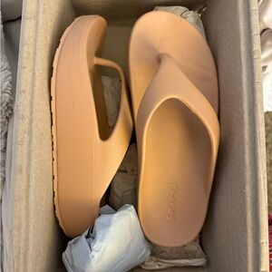 SKIMS tan molded sandal 
New in box